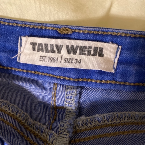 Denim shorts - Picture 3 of 3